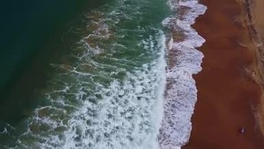美丽的海滩浪花蔚蓝大海视频的预览图